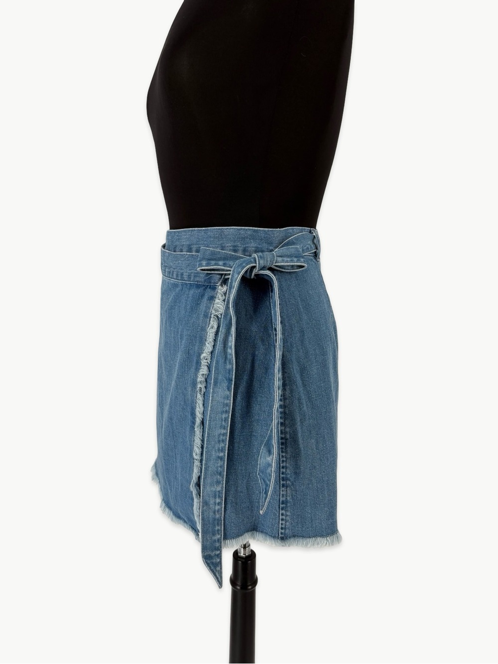 Madewell Raw-Hem Mini Wrap Jean Skirt Size 6 Cardiff Wash Denim 100% Cotton - Picture 9 of 13